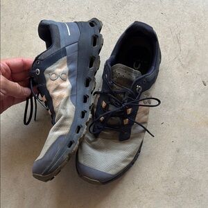 On cloud | size men’s 8, good preowned a few flaws blue